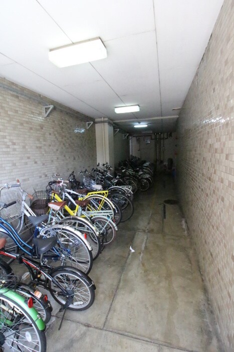 物件外観写真4　(駐輪場)