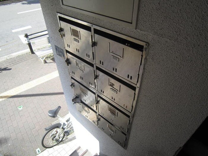 物件外観写真6　(エントランス部分)