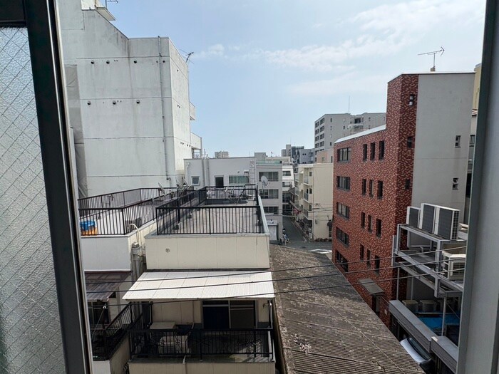 物件内観写真16　(室内からの展望)