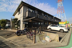 メゾン長曽根A棟外観写真