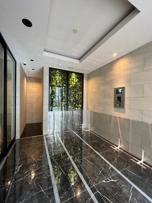 物件外観写真4　(エントランス部分)