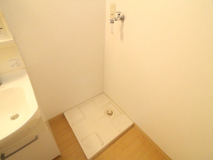 物件内観写真11　(洗濯機置場)