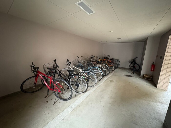 物件外観写真4　(駐輪場)