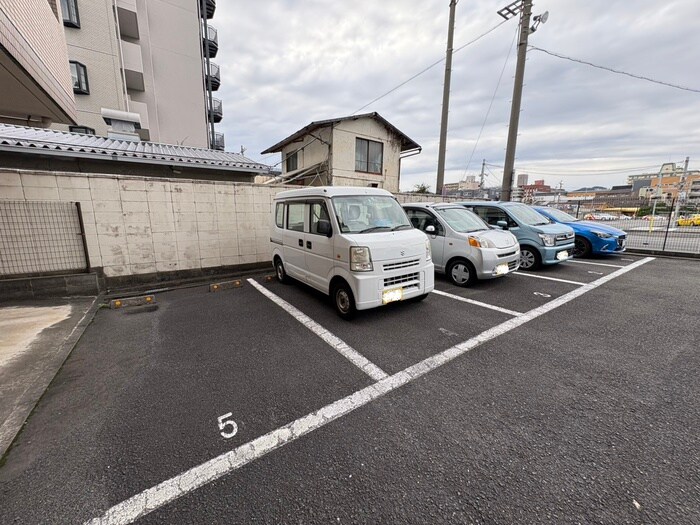 物件外観写真5　(駐車場)