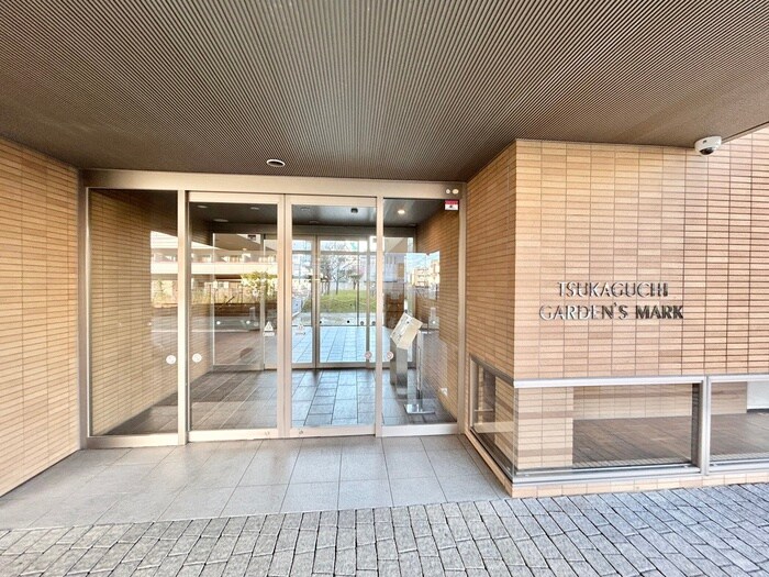 物件外観写真4　(エントランス部分)