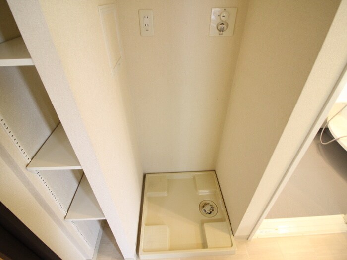 物件内観写真14　(洗濯機置場)