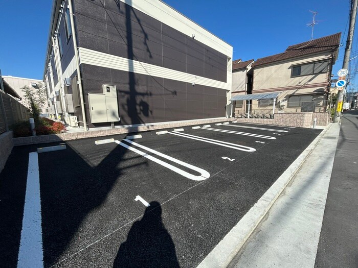 物件外観写真5　(駐車場)