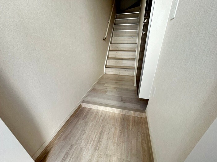 物件内観写真14　(玄関)