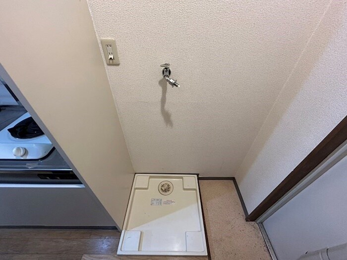 物件内観写真12　(洗濯機置場)