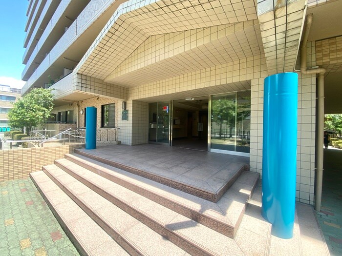 物件外観写真2　(エントランス部分)