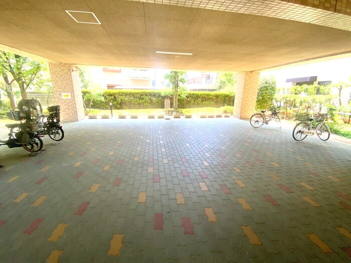物件外観写真5　(駐輪場)