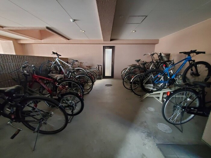 物件外観写真5　(駐輪場)