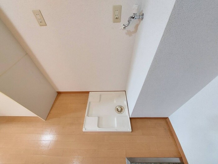 物件内観写真17　(洗濯機置場)