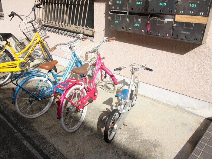物件外観写真5　(駐輪場)