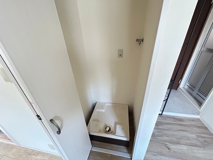 物件内観写真12　(洗濯機置場)