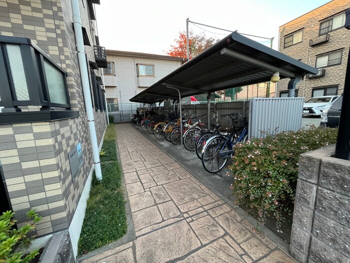 物件外観写真4　(駐輪場)