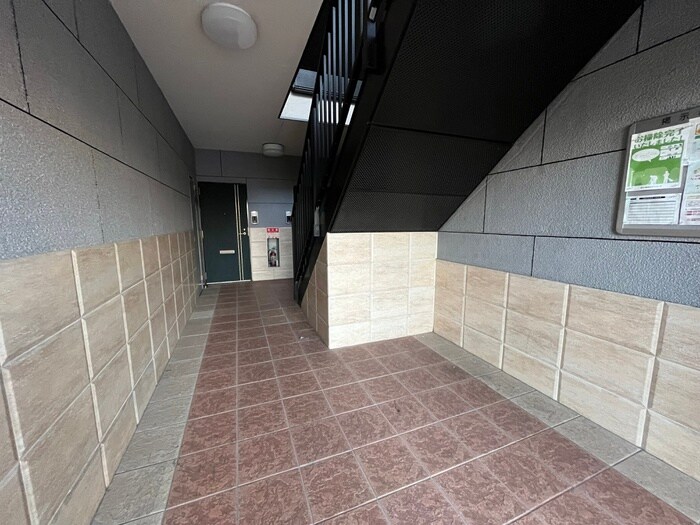 物件外観写真6　(エントランス部分)