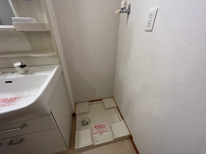 物件内観写真10　(洗濯機置場)