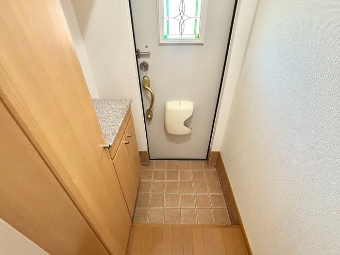 物件内観写真9　(玄関)