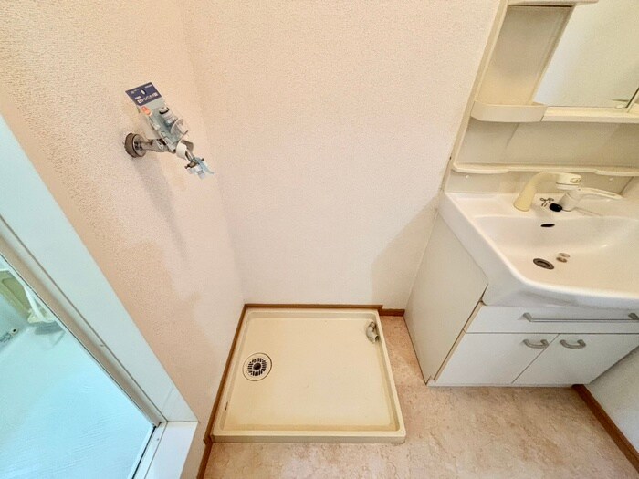 物件内観写真12　(洗濯機置場)