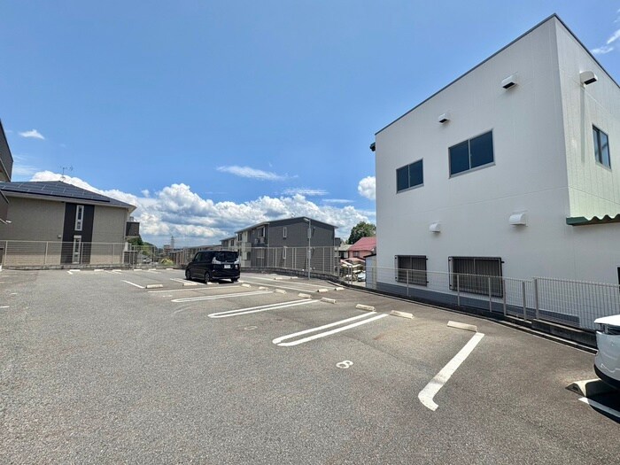 物件外観写真2　(駐車場)