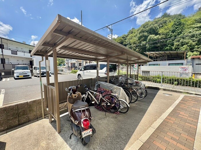 物件外観写真3　(駐輪場)