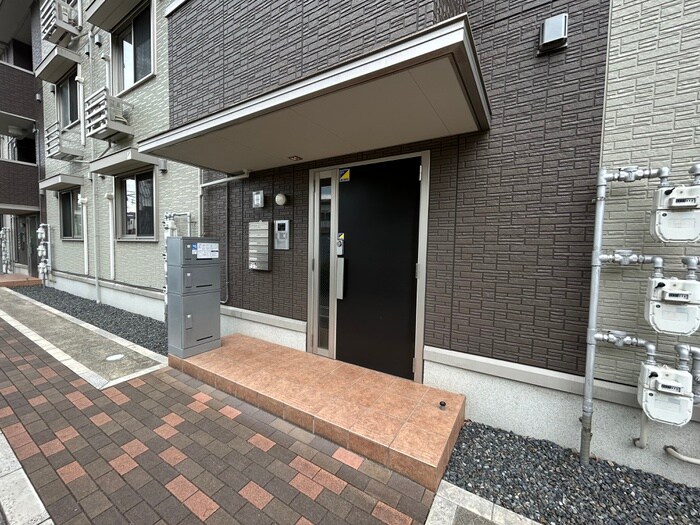 物件外観写真5　(エントランス部分)