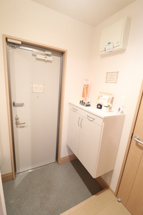 物件内観写真16　(玄関)