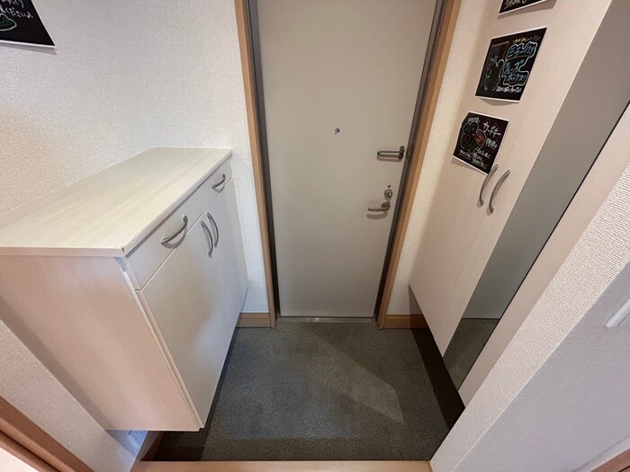 物件内観写真16　(玄関)
