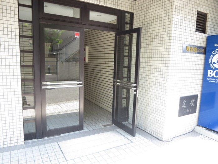 物件外観写真3　(エントランス部分)