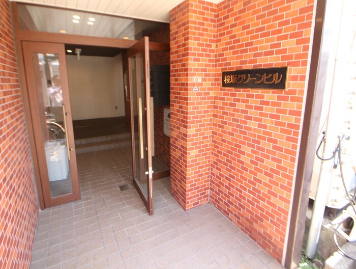 物件外観写真3　(エントランス部分)