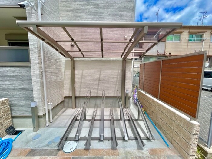 物件外観写真4　(駐輪場)