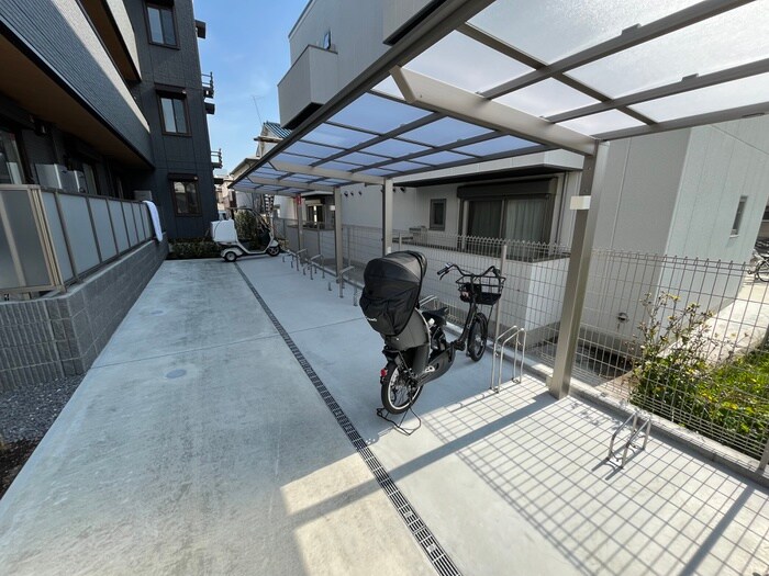 物件外観写真5　(駐輪場)