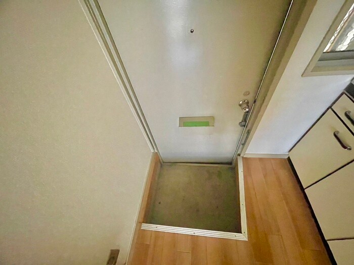 物件内観写真16　(玄関)