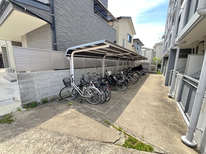物件外観写真3　(駐輪場)