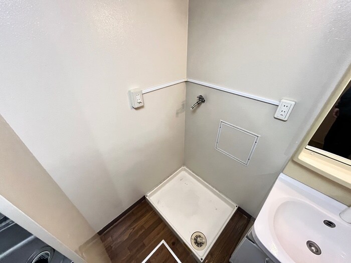 物件内観写真10　(洗濯機置場)