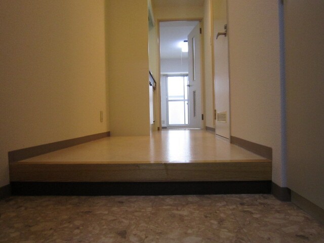 物件内観写真4　(廊下)