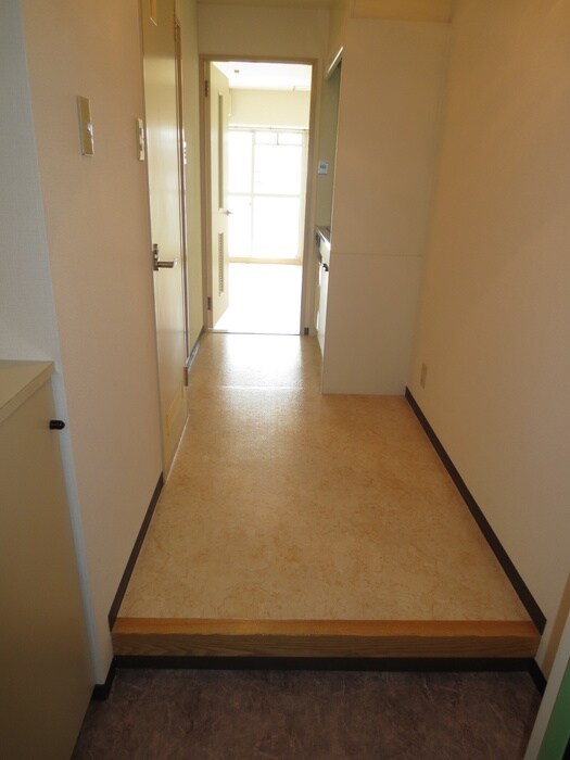 物件内観写真7　(玄関)