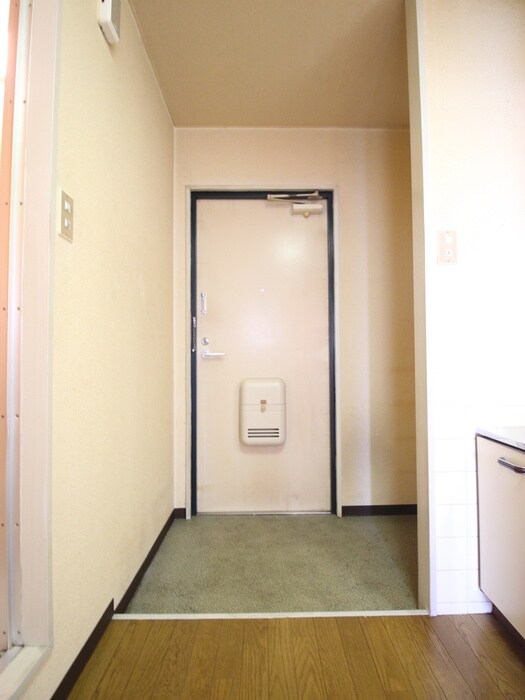 物件内観写真7　(玄関)