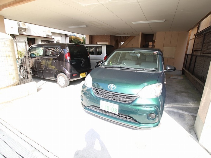 物件外観写真3　(駐車場)