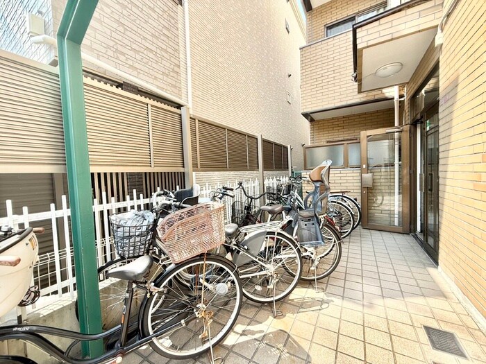 物件外観写真5　(駐輪場)
