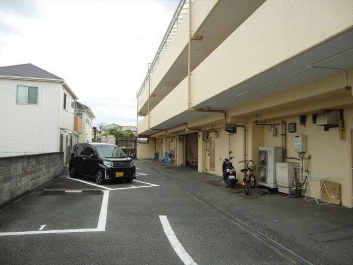 物件外観写真2　(駐車場)