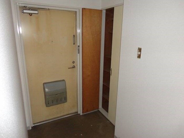 物件内観写真18　(玄関)