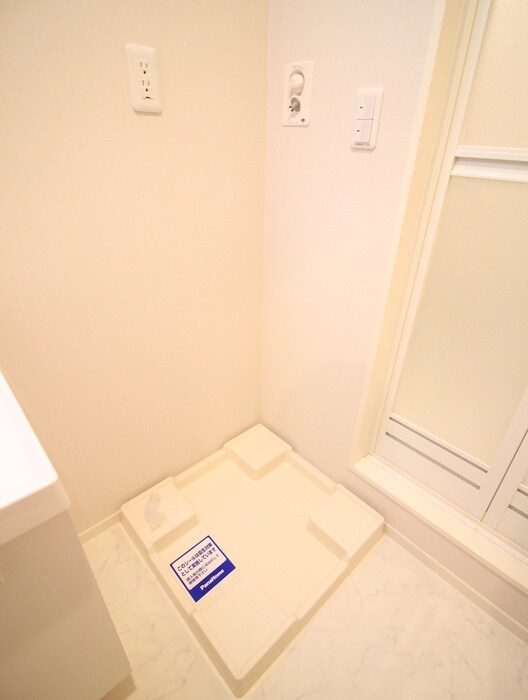 物件内観写真6　(洗濯機置場)