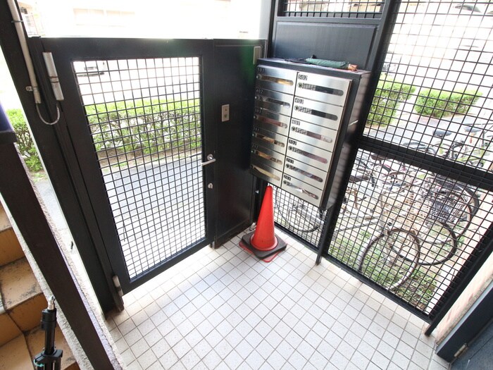 物件外観写真2　(エントランス部分)