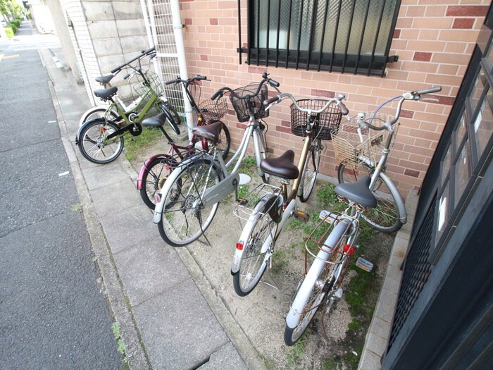 物件外観写真5　(駐輪場)