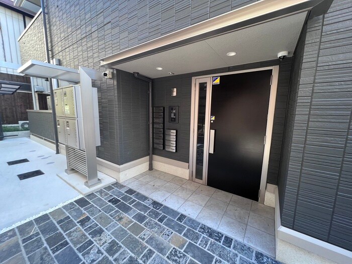 物件外観写真3　(エントランス部分)