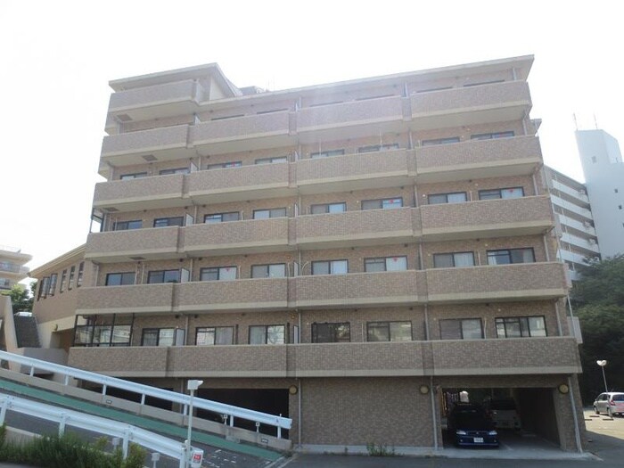 物件外観写真3　(駐車場)