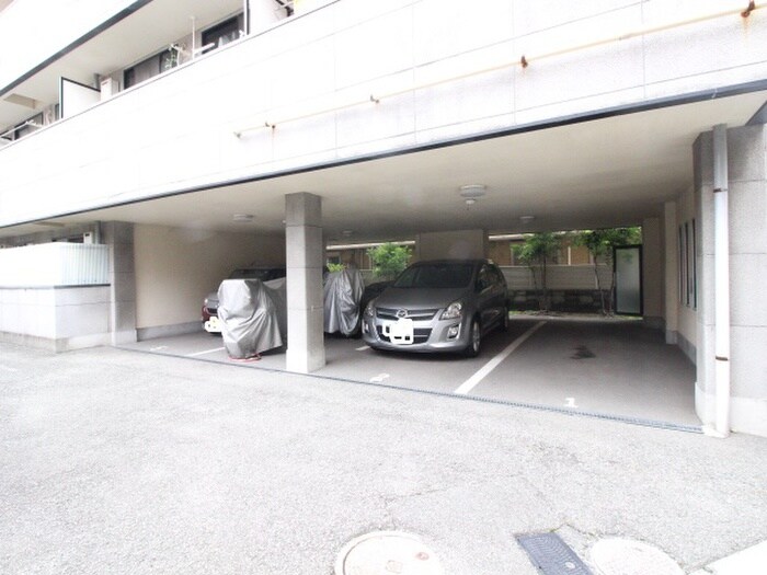 物件外観写真5　(駐車場)