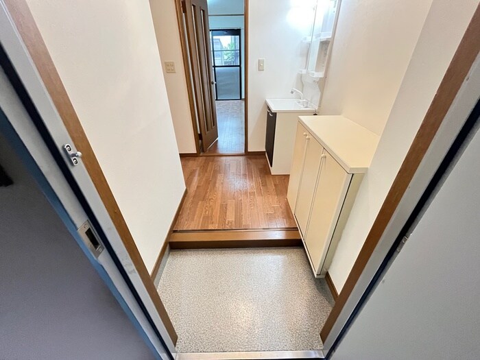 物件内観写真14　(玄関)